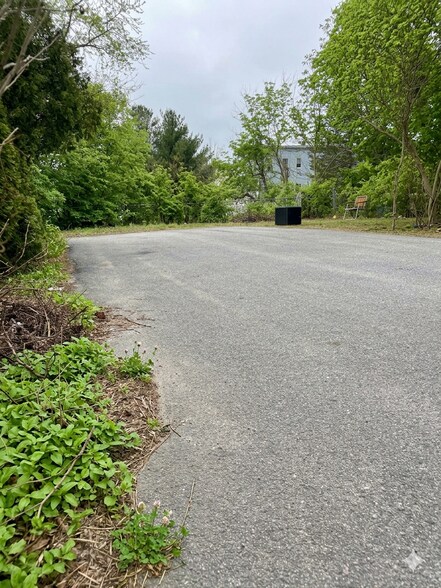 Building Photo - 374 River St