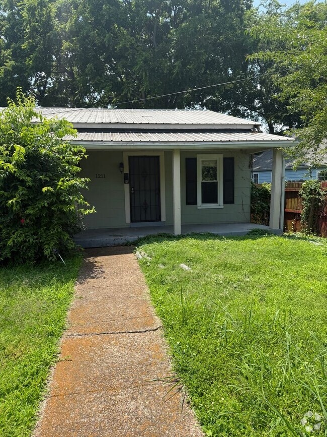Building Photo - Cute shotgun style 1 bedroom/downtown Nash...