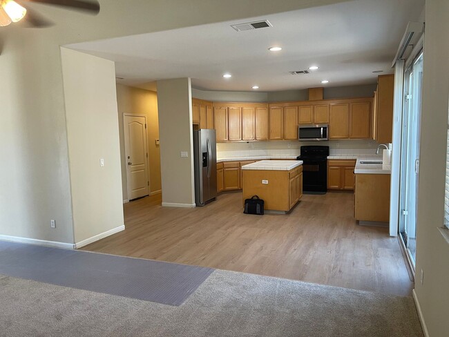 Building Photo - 2733 Sunflower Cir
