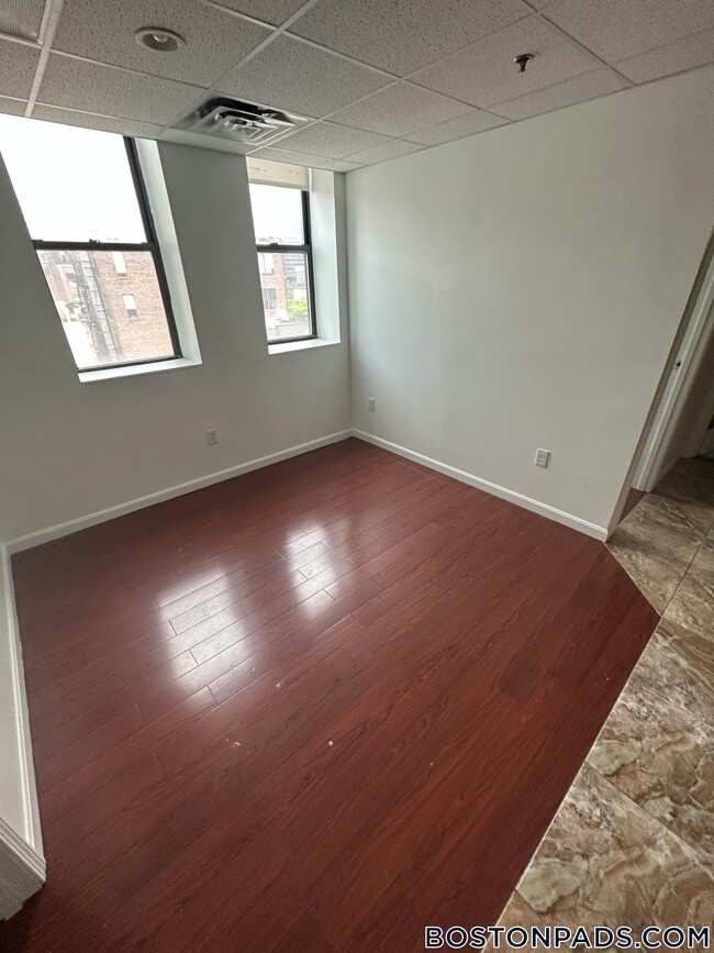Building Photo - 72 Kneeland St