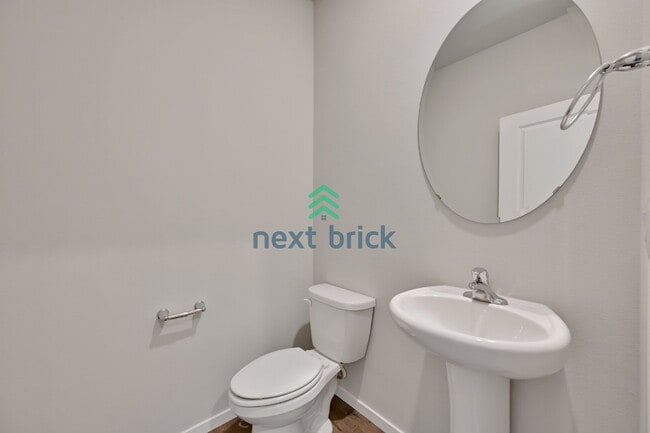 Building Photo - Modern 4-Bedroom Home in Rainier Ridge