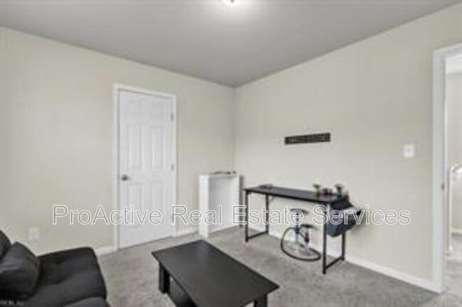 Building Photo - 223 N 7th St