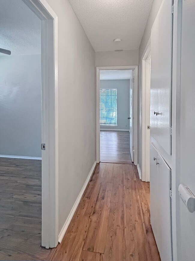Building Photo - Charming 3-Bedroom Home in Sought-After Li...