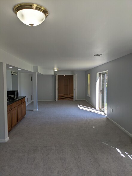 Main living area - 3985 Pearlberry Ct