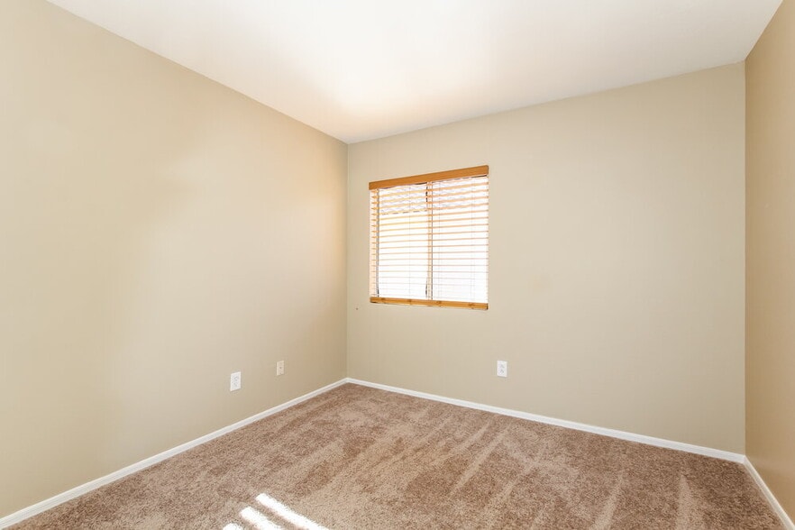 Building Photo - 12649 W Shaw Butte Dr