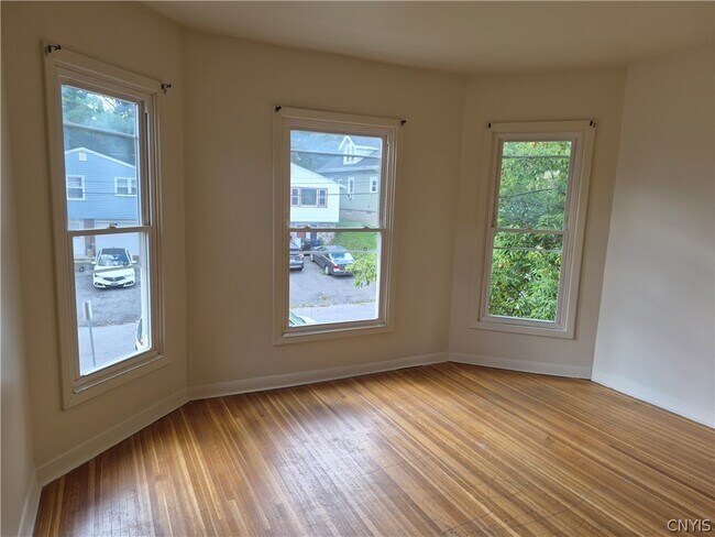 Building Photo - 406 Laforte Ave