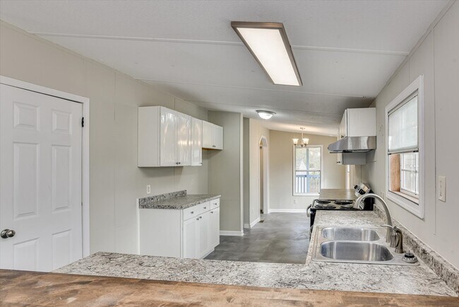 Building Photo - 1261 Lone Oak Ct