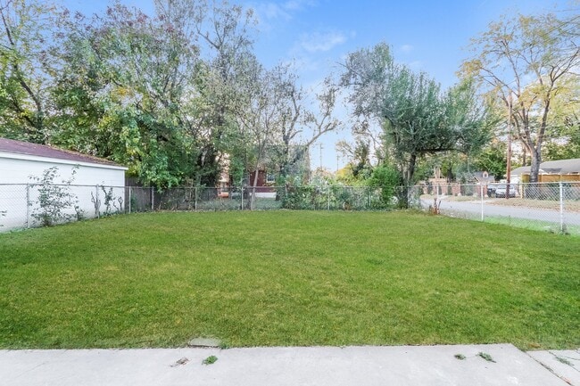 Building Photo - 1620 Catalpa St