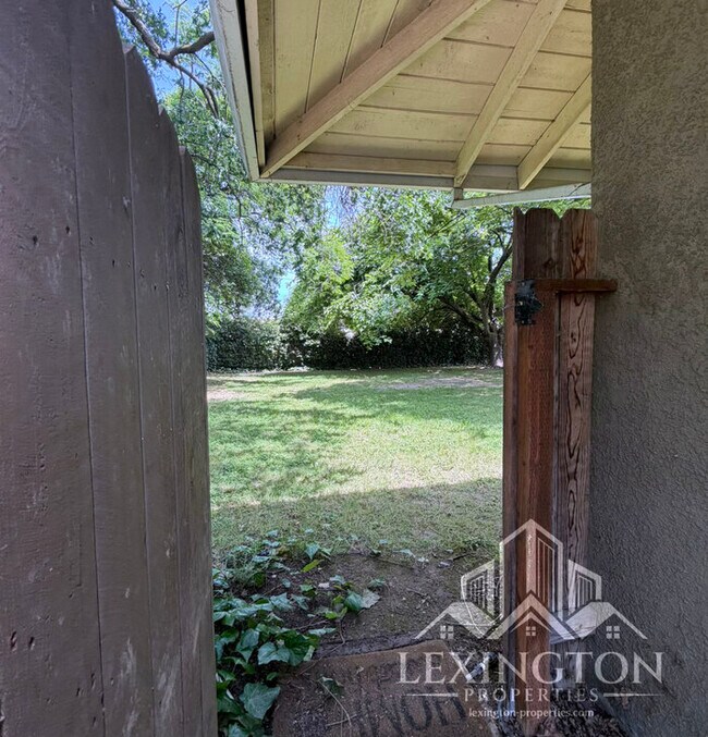 Building Photo - Gorgeous, 2BD/1BA, Condo in the Villaggio Community off Madison Ave. and Auburn Blvd.!