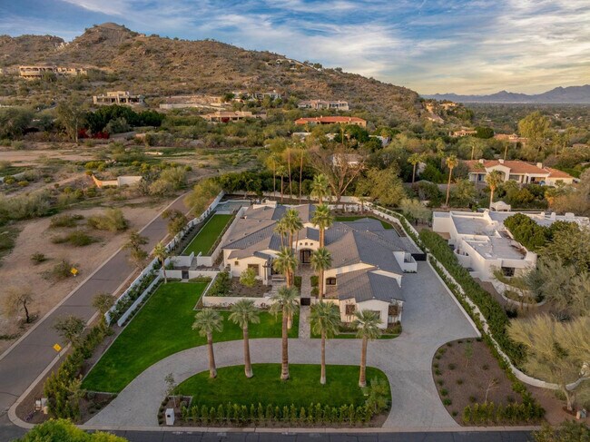 Building Photo - 6500 E Cactus Wren Rd