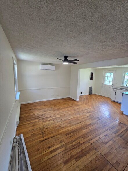 Building Photo - 629 Dawes Ave