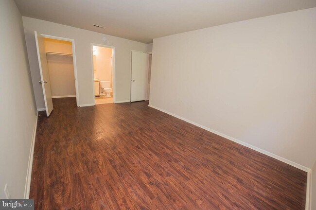 Building Photo - 800 College Ln