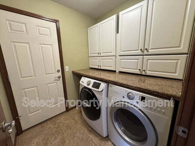 Building Photo - 1808 Noble Kinsmen Pl