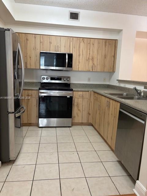 Building Photo - 8000 N Nob Hill Rd