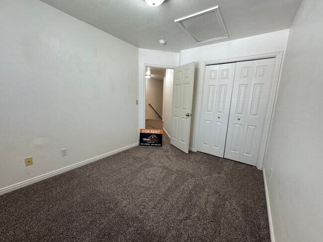 Building Photo - 298 E 2350 N