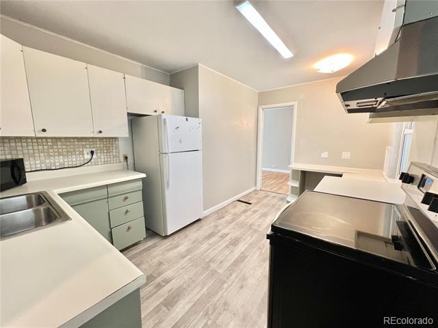 Building Photo - 3201 S Holly St