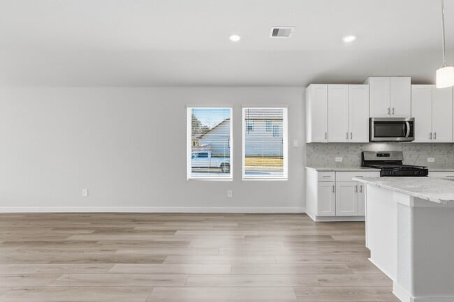 Building Photo - 18037 Martin Pines Dr