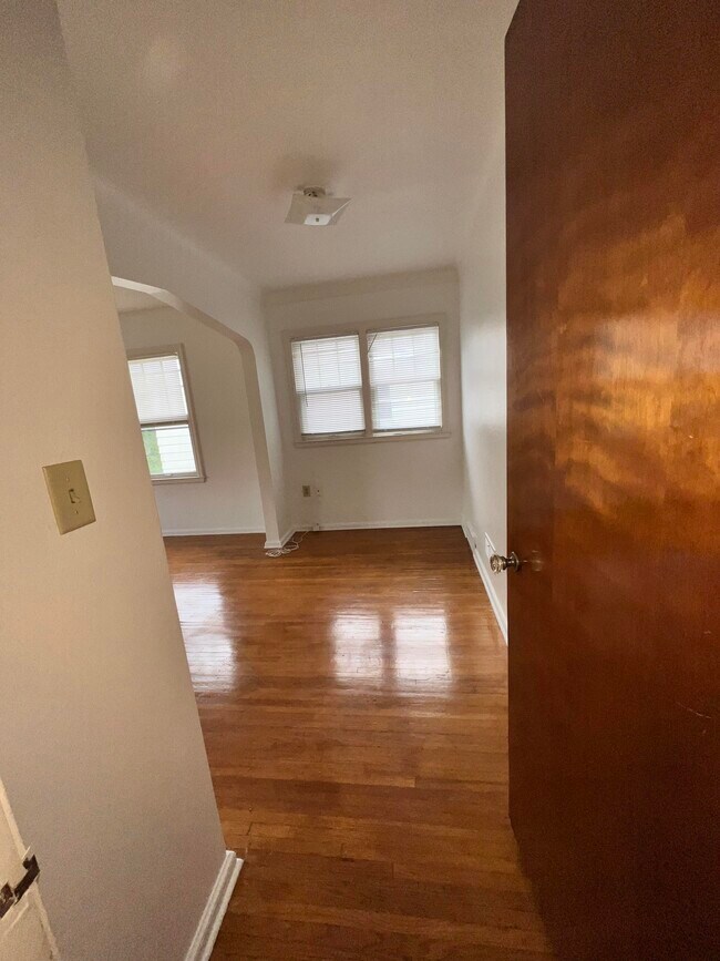 Building Photo - 4423 Vermaas Ave