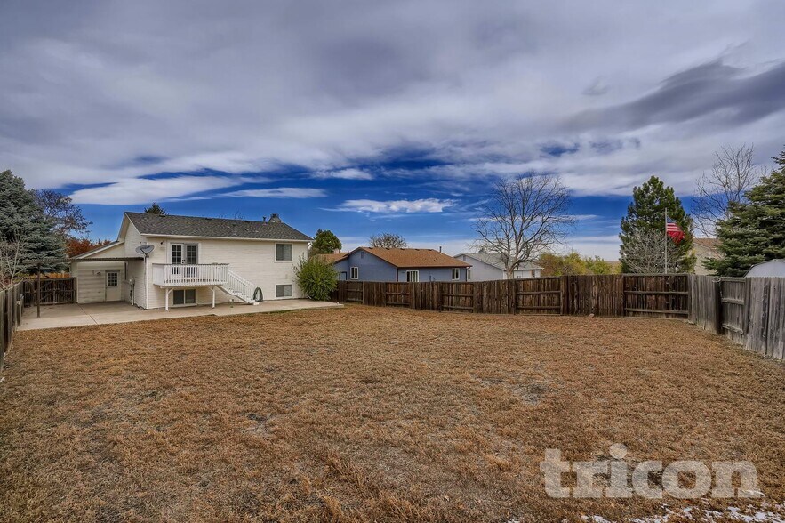 Building Photo - 1721 S Genoa Way