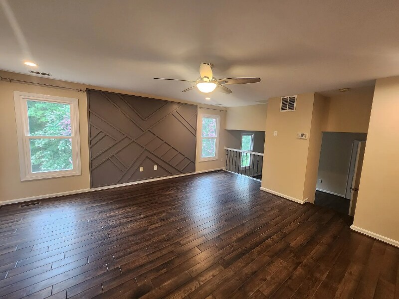 Building Photo - 721 Symphony Woods Dr
