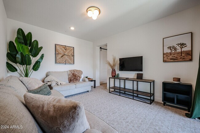 Building Photo - 11300 N Casa Dega Dr
