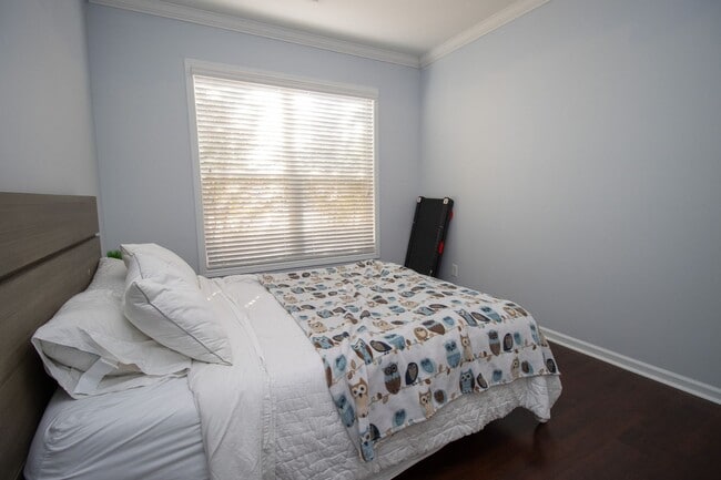 Building Photo - Beautiful 3-Bedroom Home in Burnside Farms – Furnishings Included & Fire Pit!