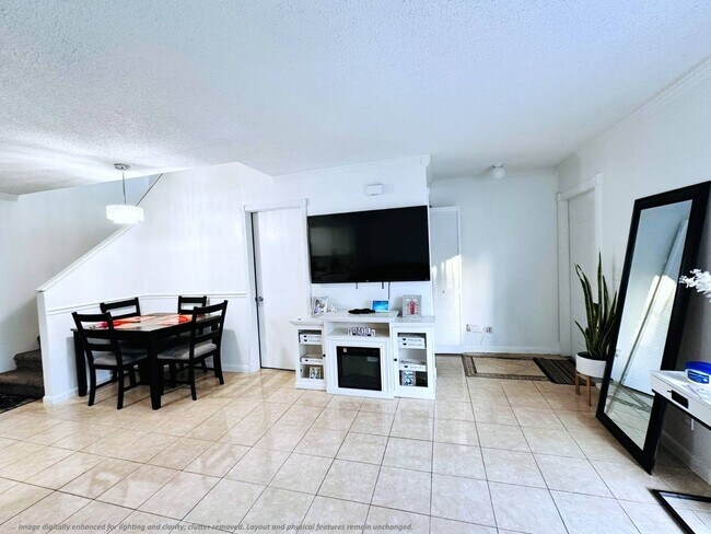 Building Photo - 130 Cypress Way W