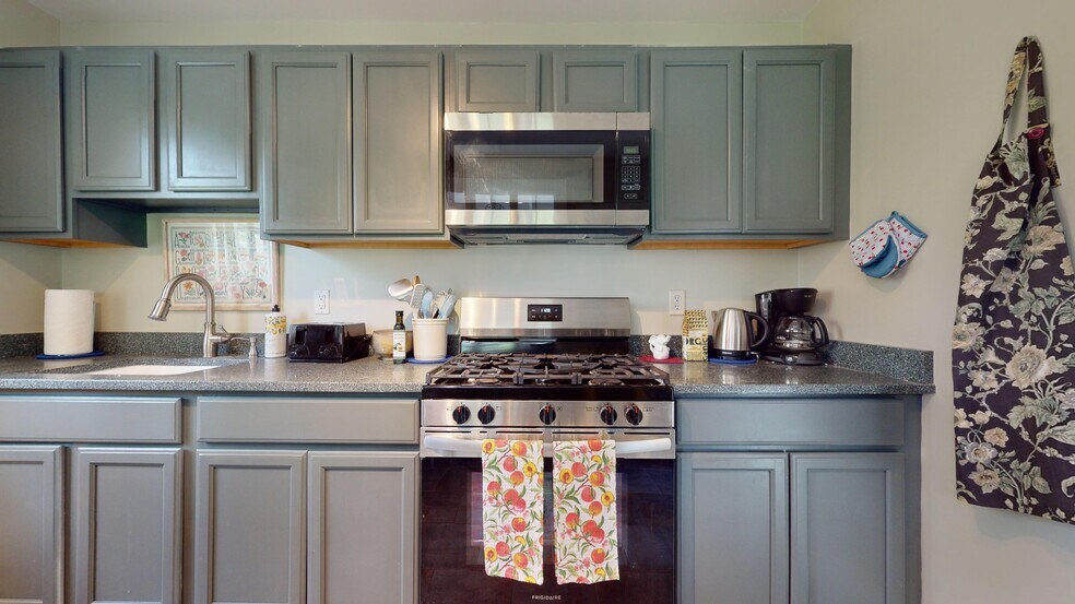 Fully equipped kitchen - 65 Ohayo Mountain Rd