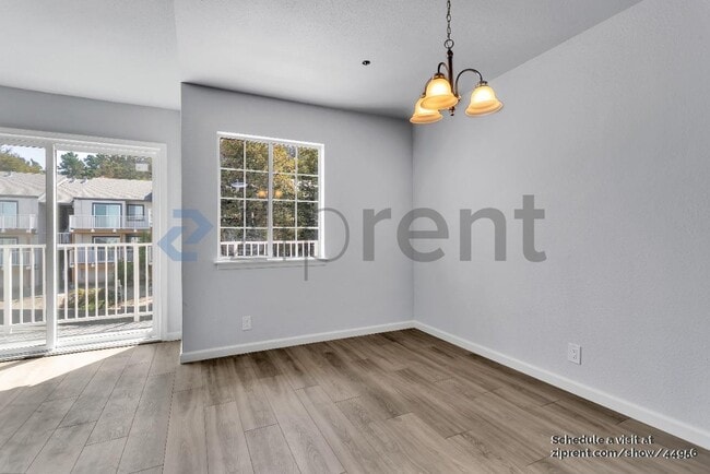 Building Photo - 1026 San Luis Cir