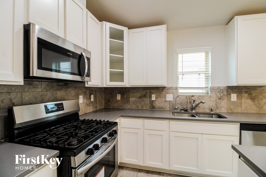 Building Photo - 723 Norwalk Dr