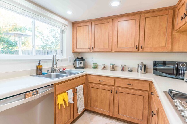 Building Photo - 2023 Habero Dr