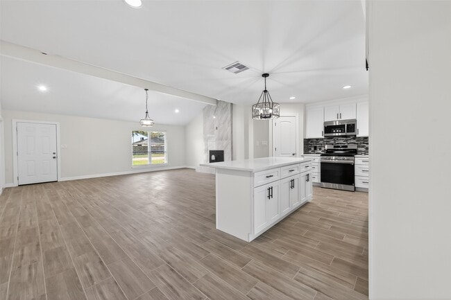 Building Photo - 16115 Little Cypress Ln