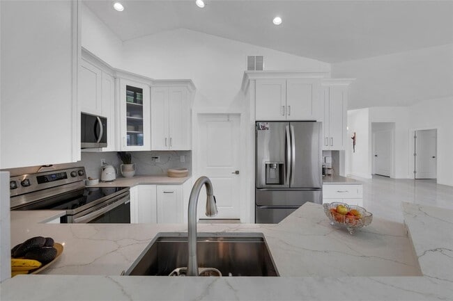 Building Photo - 9585 Carousel Cir S