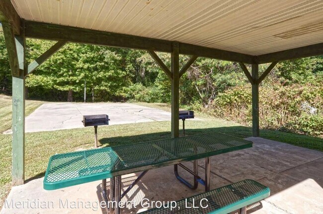 Building Photo - 2 br, 1 bath Apartment - 711 Jefferson St.