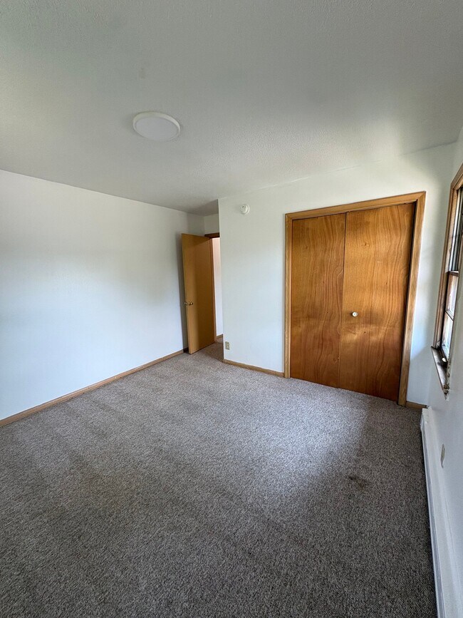 Building Photo - 644 Sherwood Ave