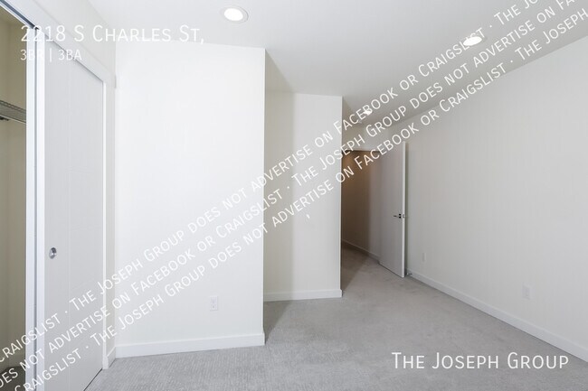 Building Photo - 2218 S Charles St