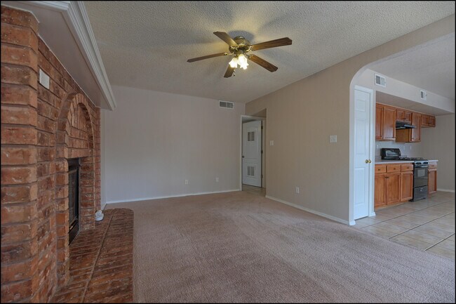 Building Photo - 7456 Luz De Lumbre Ave