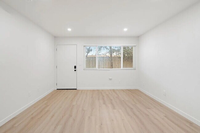 Building Photo - AVAILABLE AUGUST - BRAND NEW 1 BED/1BATH UNIT