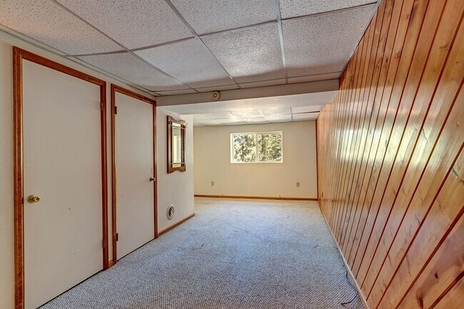 Building Photo - 392 Doris Dr