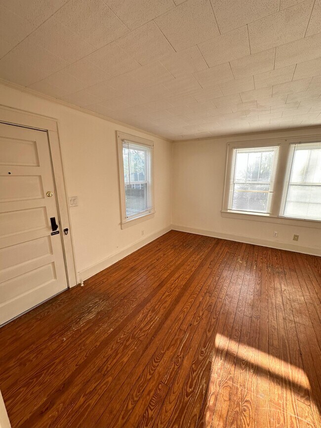 Building Photo - 303 Virginia Ave