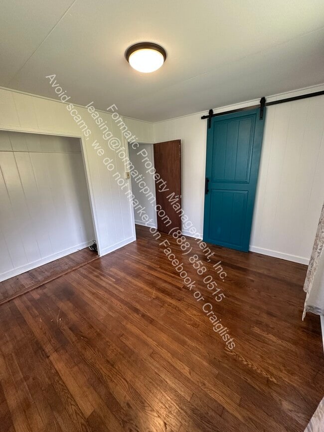 Building Photo - Charming 3-Bedroom Pet-Friendly Home with ...
