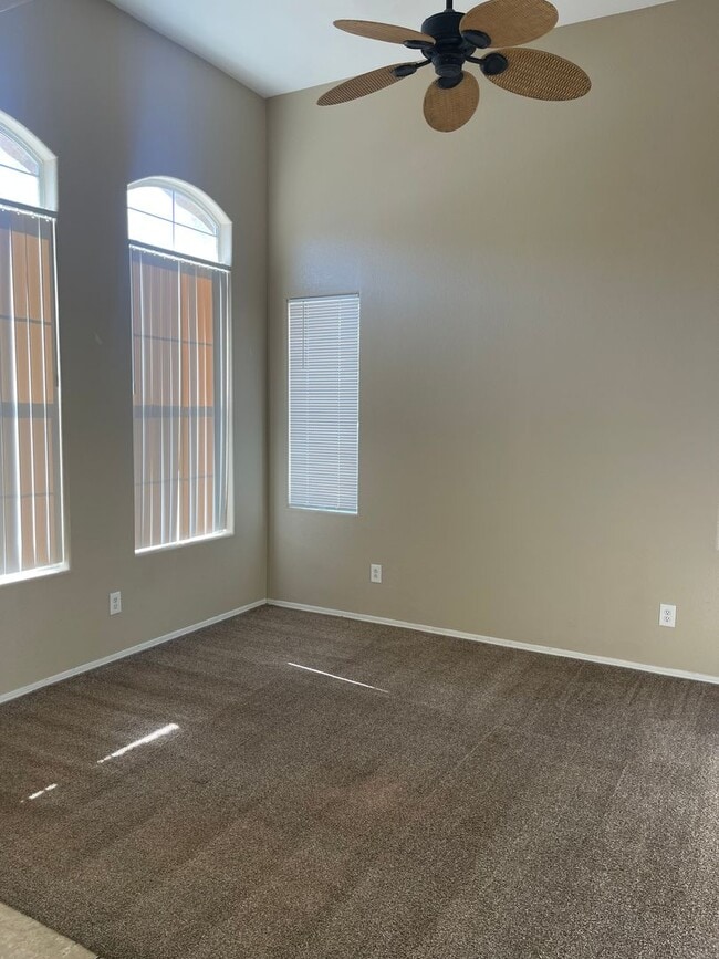 Building Photo - 4348 Santa Clarita Ave