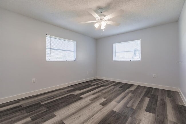 Building Photo - 11065 Waterford Ave