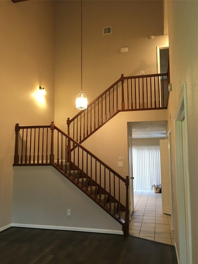 Building Photo - 3010 Beecave Dr