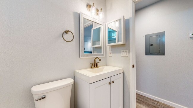 Building Photo - Gated and fully remodeled 1 bedroom 1 bath...