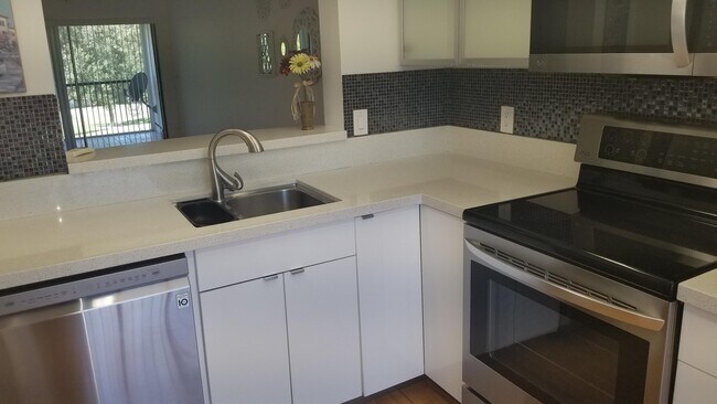 Building Photo - 2289 SW 15th St