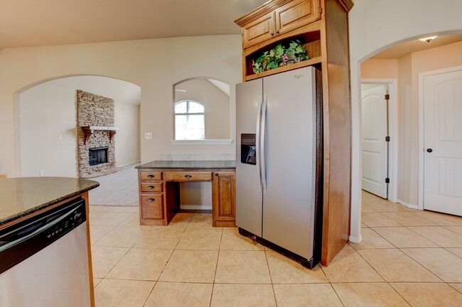 Building Photo - Tulsa Beauty Available Beginning of Januar...