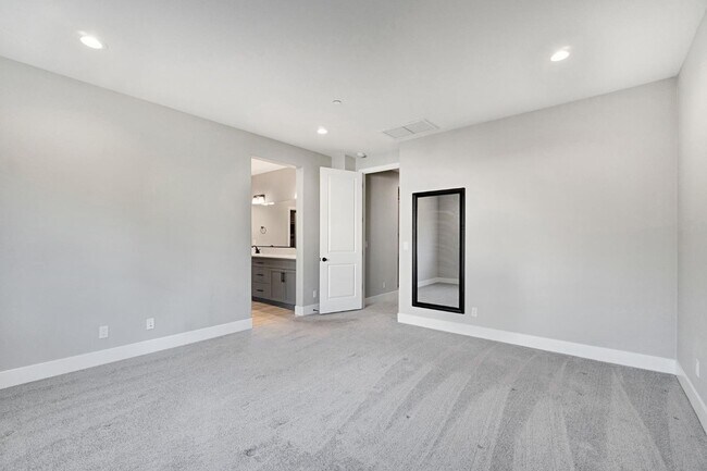 Building Photo - 4415 Horizon Dr