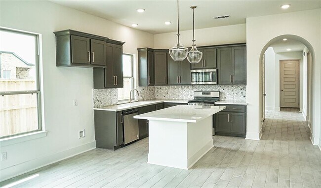 Building Photo - 7102 Grassland Vis Ln