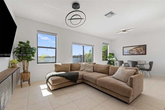 Building Photo - 20544 NE 5th Pl